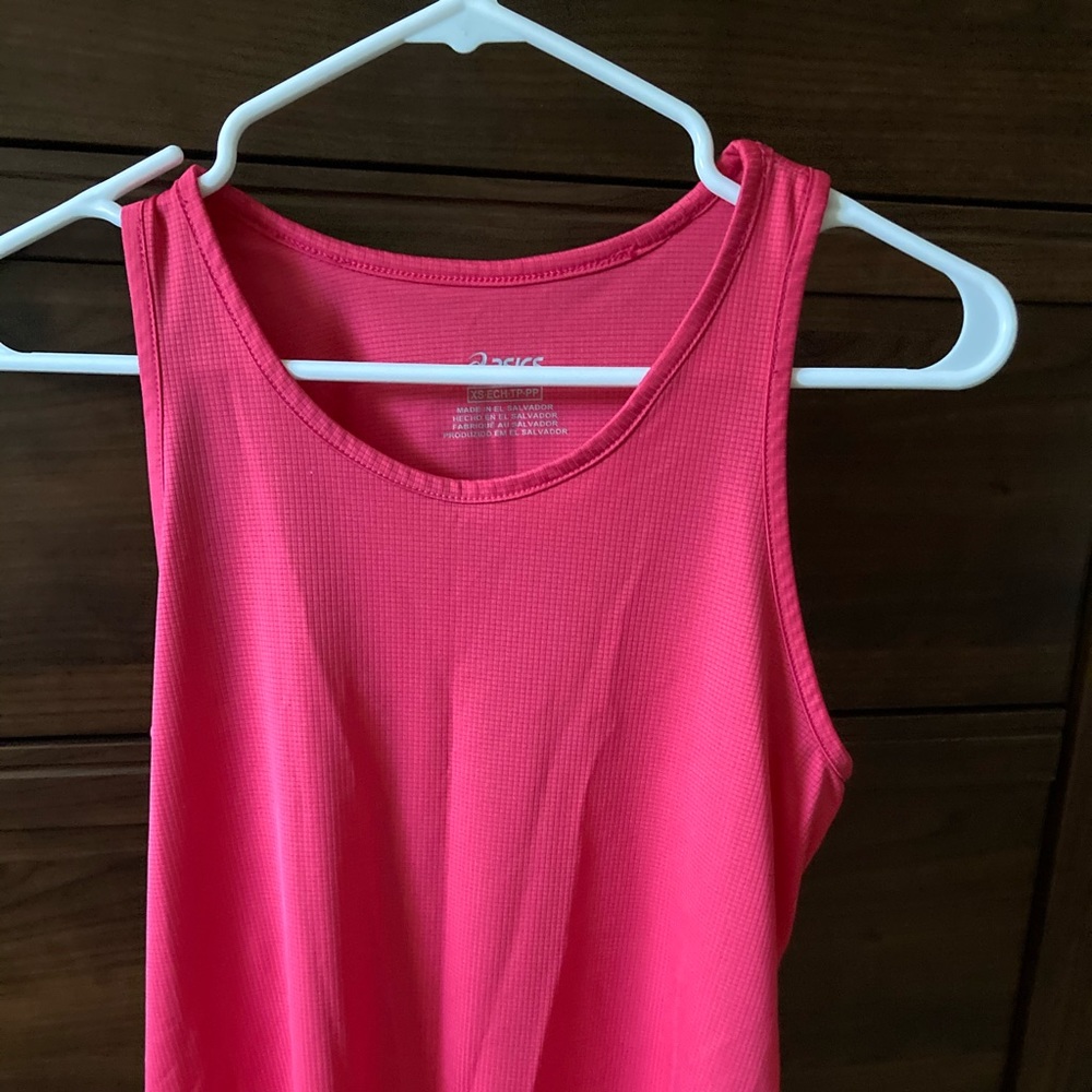ASICS running tank
